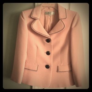 Structured Tahari suit jacket - baby pink w/ black